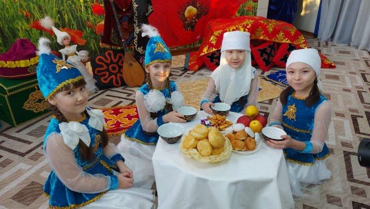 «Бесікке салу» салт-дәстүрі