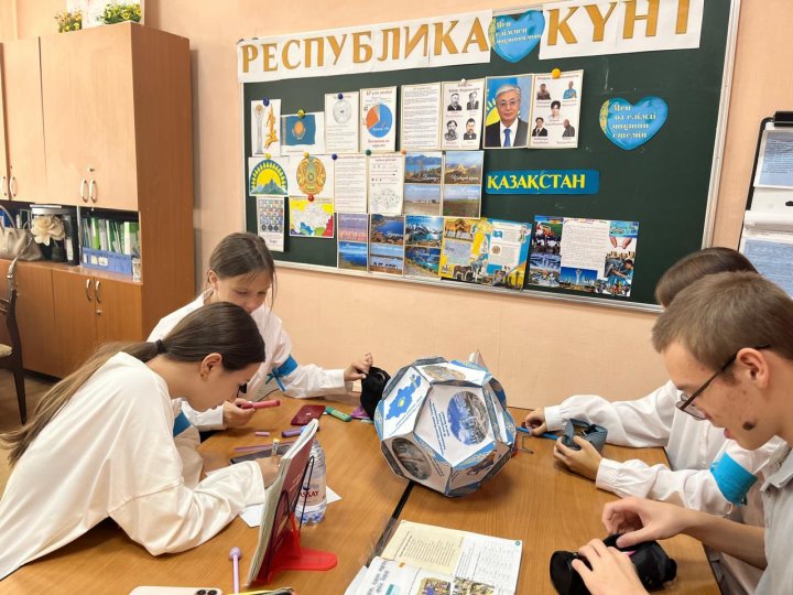 8 «А», «Б» сыныптарында   Қазақстан Республикасы күніне арналған  іс-шара өткізілді